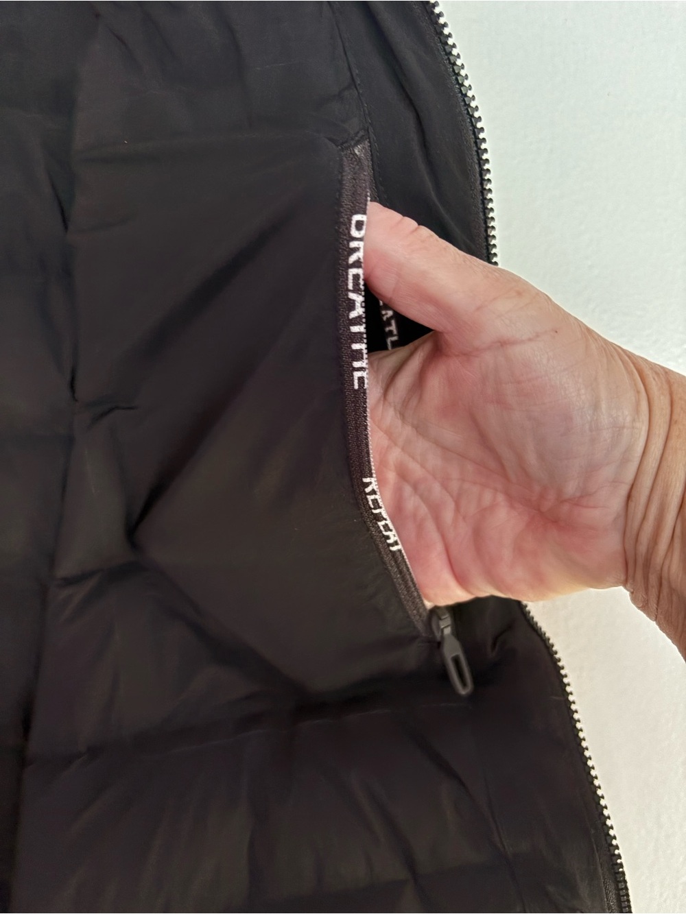 lululemon athletica Men's Black Quilted Puffer Vest - Picture 4 of 6